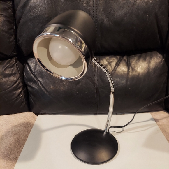 VINTAGE RETRO STYLE ADJUSTABLE GOOSE NECK  DESK OR READING LAMP - Picture 1 of 10